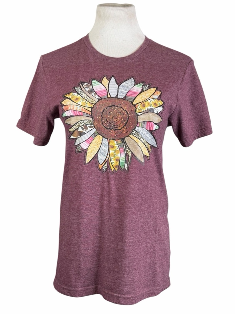 10/$25🦋 Boutique Maroon Multicolor Sunflower Tee - Size Small